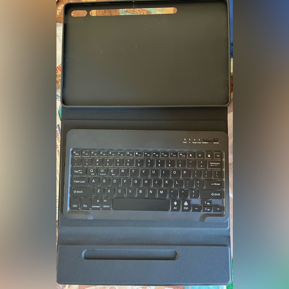 iPad case with keyboard - Picture 1 of 9